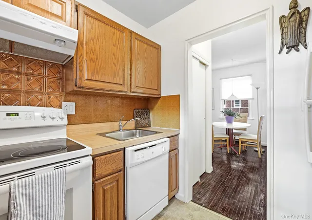 Homes for sale in Greenburgh, NY | 182 Pinewood Rd #25, Greenburgh, NY 10530 | MLS# 1016709