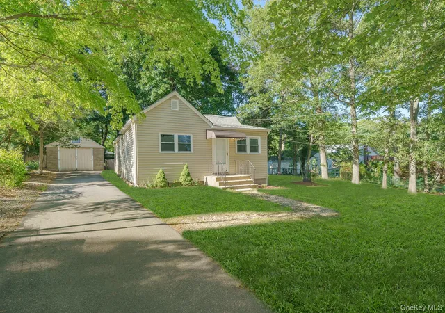 2nd image of 7 Laurelton Ave, Selden, NY 11784 | MLS# 1016757
