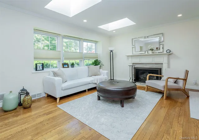 2nd image of 25 Andover Rd, North Hempstead, NY 11050 | MLS# 1016763