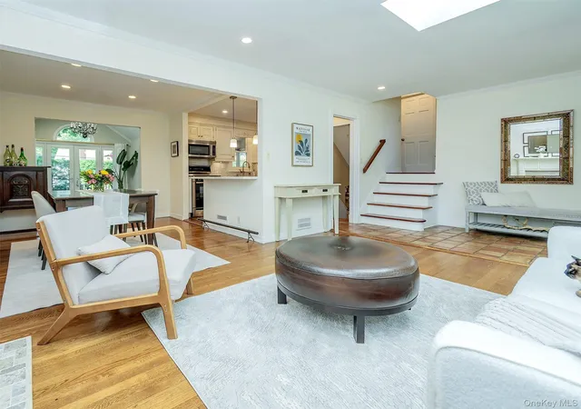 4th image of 25 Andover Rd, North Hempstead, NY 11050 | MLS# 1016763