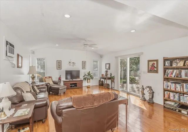 4th image of 123 Avenue B, Holbrook, NY 11741 | MLS# 1016771