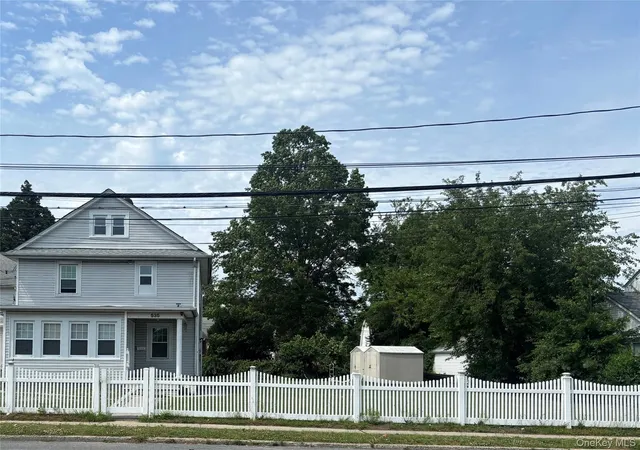 Homes for sale in North Hempstead, NY | 535 Cross St, North Hempstead, NY 11590 | MLS# 1016775