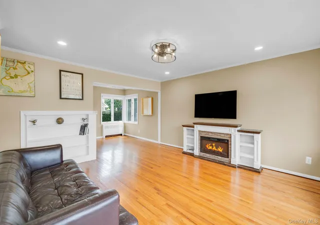 2nd image of 2055 Alan Dr, Hempstead, NY 11783 | MLS# 1016782