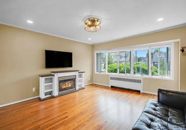 5th image of 2055 Alan Dr, Hempstead, NY 11783 | MLS# 1016782