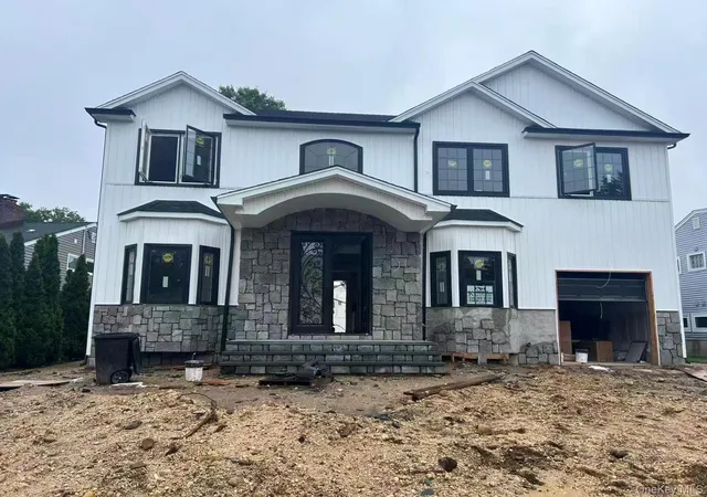 Photo 1 of Single family home for sale at 112 Columbia Dr, Jericho, NY 11753 | MLS# 1016784 | Listing updated on 2026-06-25