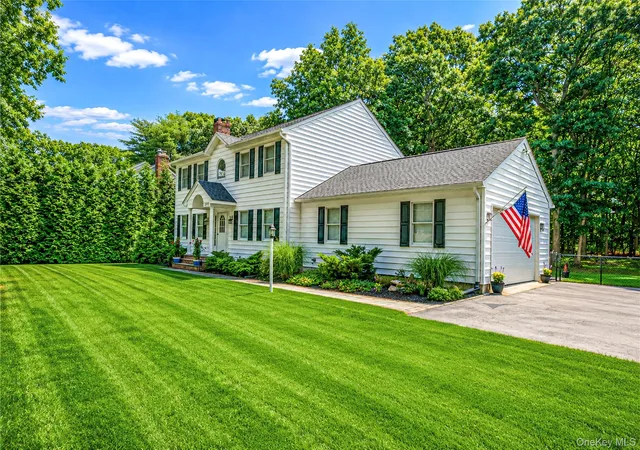 Photo 3 of Single family home for sale at 1075 Ships Dr, Southold, NY 11971 | MLS# 1016785 | Listing updated on 2026-07-02