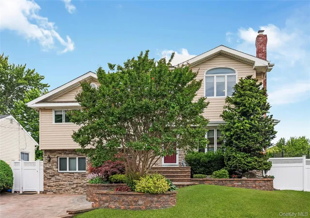 3rd image of 145 Washington St, Farmingdale, NY 11735 | MLS# 1016787
