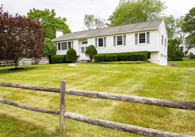 3rd image of 5 Millbank Rd, Poughkeepsie (town), NY 12603 | MLS# 1016790