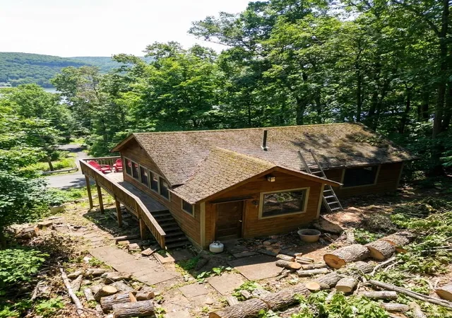 Homes for sale in Warwick (town), NY | 211 Brook Trl, Warwick (town), NY 10925 | MLS# 1016796