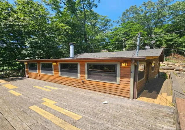 Homes for sale in Warwick (town), NY | 211 Brook Trl, Warwick (town), NY 10925 | MLS# 1016796