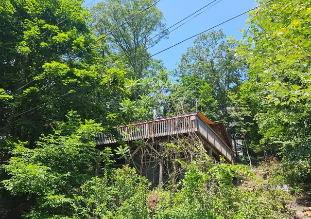 Homes for sale in Warwick (town), NY | 211 Brook Trl, Warwick (town), NY 10925 | MLS# 1016796