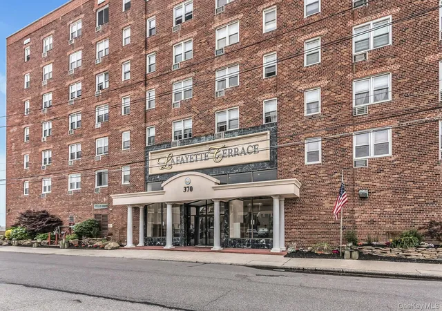 2nd image of 370 Broadway #4J, Long Beach, NY 11561 | MLS# 1016802