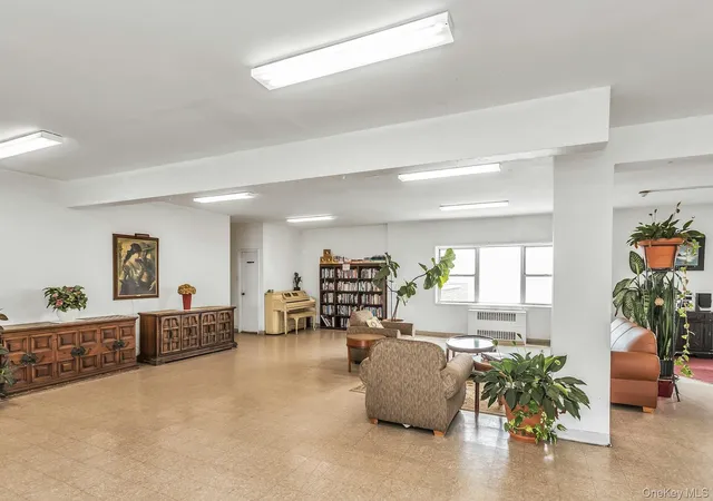 4th image of 370 Broadway, Long Beach, NY 11550