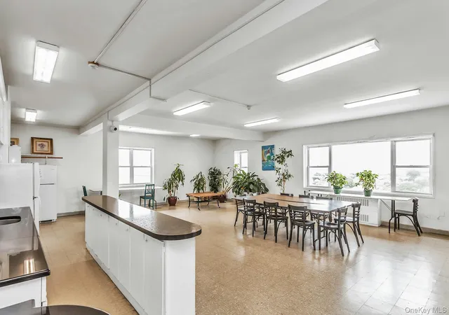 5th image of 370 Broadway, Long Beach, NY 11550