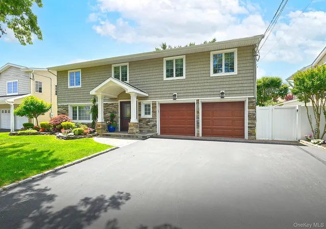 3rd image of 1932 Cynthia Ln, Hempstead, NY 11566 | MLS# 1016803