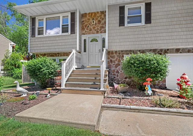 Homes for sale in Poughkeepsie (town), NY | 11 Danspence Rd, Poughkeepsie (town), NY 12603 | MLS# 1016806