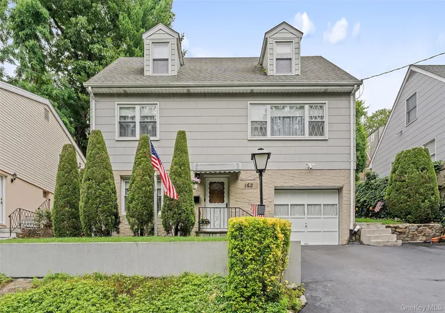 Homes for sale in Yonkers, NY | 162 Midland Ave, Yonkers, NY 10705 | MLS# 1016812