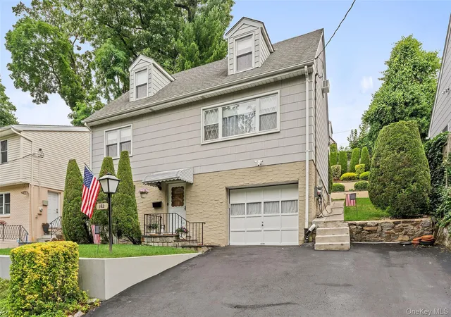 Homes for sale in Yonkers, NY | 162 Midland Ave, Yonkers, NY 10705 | MLS# 1016812