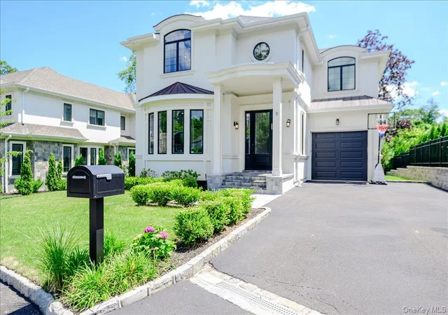 Single family home for sale at 9 Greenway Ter, North Hempstead, NY 11024 | MLS# 1016830