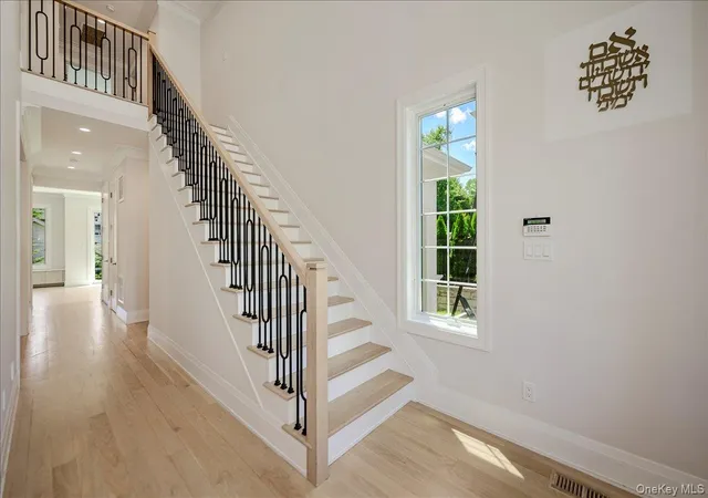 Photo 3 of Single family home for sale at 9 Greenway Ter, North Hempstead, NY 11024 | MLS# 1016830 | Listing updated on 2026-08-25