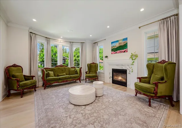 Photo 4 of Single family home for sale at 9 Greenway Ter, North Hempstead, NY 11024 | MLS# 1016830 | Listing updated on 2026-08-25