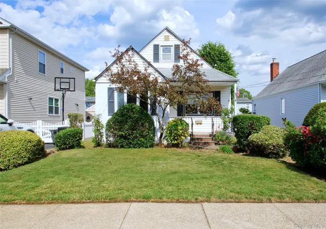 1st image of 172 Wellington Rd S, Garden City, NY 11530 | MLS# 1016840