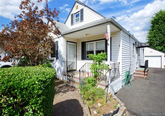 2nd image of 172 Wellington Rd S, Garden City, NY 11530 | MLS# 1016840