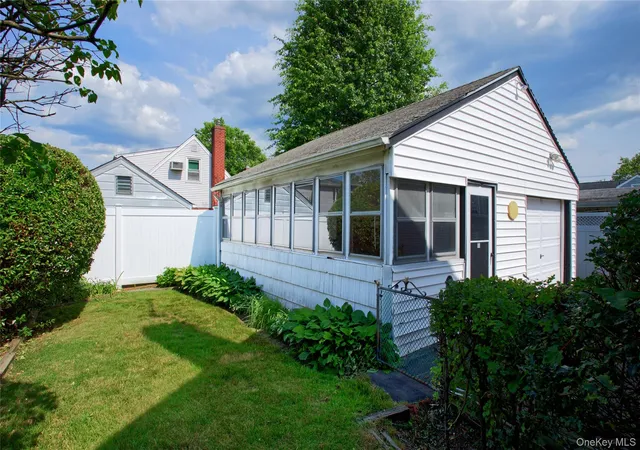 18th image of 172 Wellington Rd S, Garden City, NY 11530 | MLS# 1016840