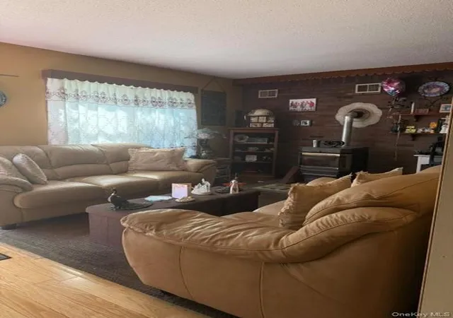 4th image of 23 Landscape Dr, Babylon, NY 11798 | MLS# 1016869
