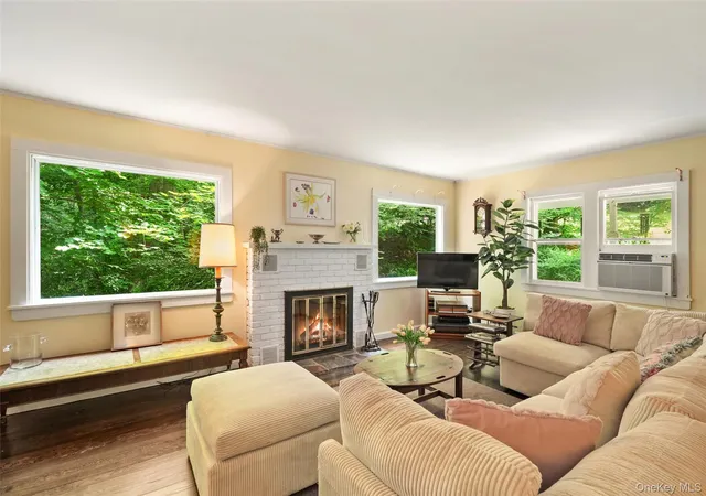 3rd image of 1017 Quaker Bridge Rd E, Croton On Hudson, NY 10520 | MLS# 1016875