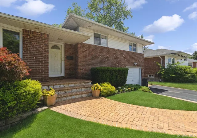 Photo 2 of Sale Pending at 204 Halsey Ave, Jericho, NY 11753 | MLS# 1016892 | Listing updated on 2026-07-17