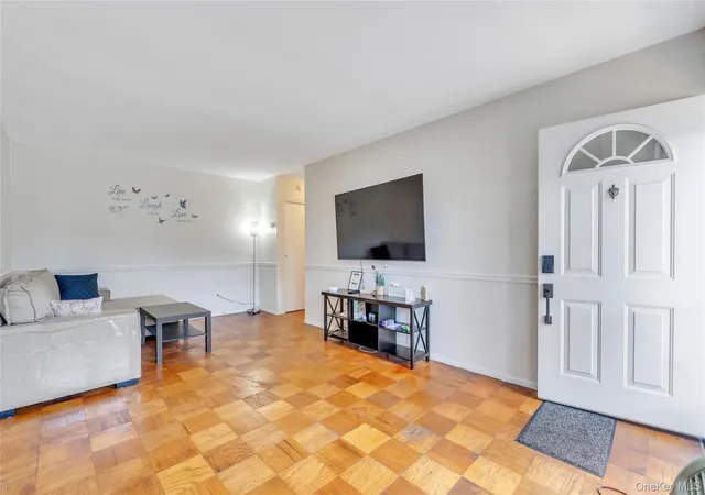 3rd image of 315 Hicksville Rd, Oyster Bay, NY 11771