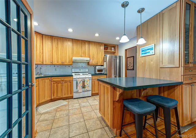 5th image of 23 Oak St, Brookhaven, NY 11720 | MLS# 1016920