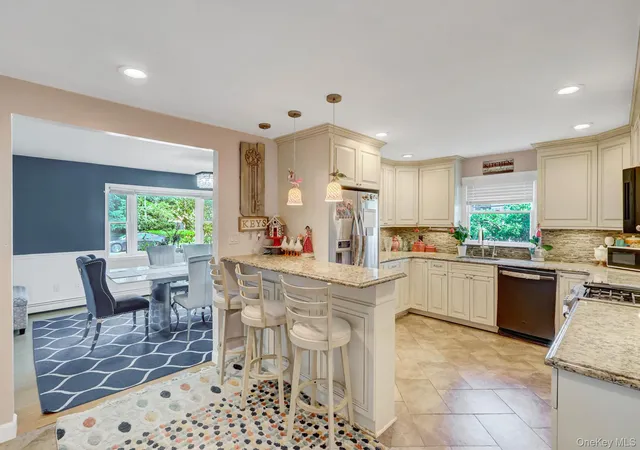 5th image of 301 Oak Neck Rd, West Islip, NY 11795 | MLS# 1016930