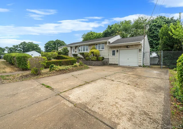 Photo 3 of Sale Pending at 40 Cypress St, Central Islip, NY 11722 | MLS# 1016939 | Listing updated on 2026-10-06
