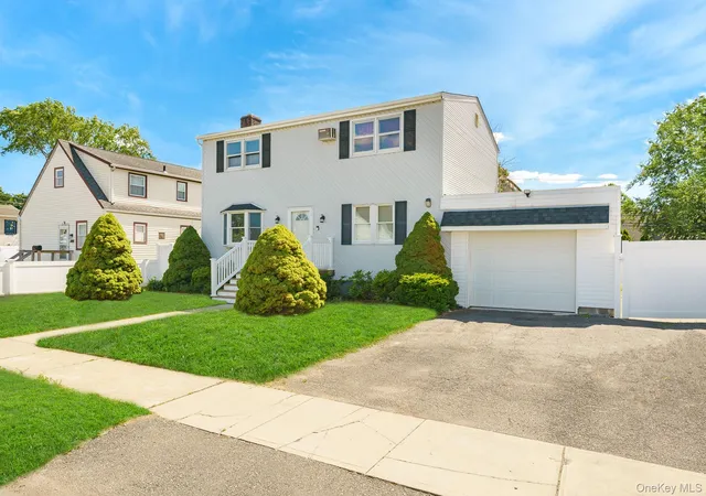 2nd image of 21 Lido Pkwy, Babylon, NY 11757 | MLS# 1016956