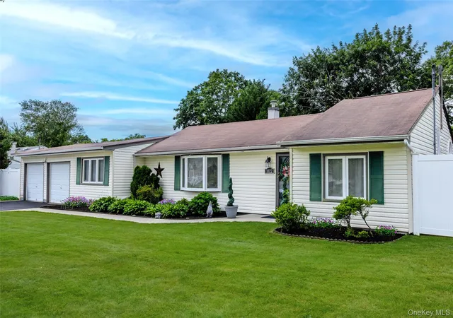 3rd image of 1022 Fire Island Ave, Bay Shore, NY 11706 | MLS# 1016964