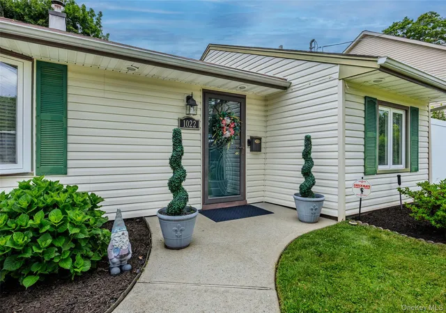 4th image of 1022 Fire Island Ave, Bay Shore, NY 11706 | MLS# 1016964