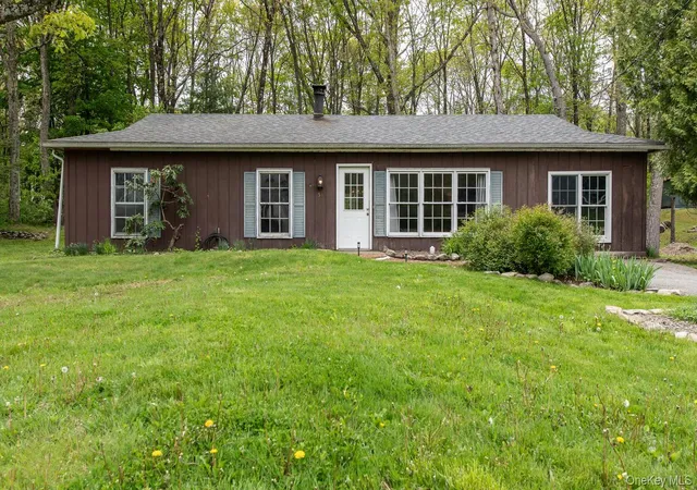 Homes for sale in Newburgh (town), NY | 53 Paffendorf Dr, Newburgh (town), NY 12550 | MLS# 1016983