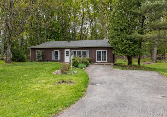 Homes for sale in Newburgh (town), NY | 53 Paffendorf Dr, Newburgh (town), NY 12550 | MLS# 1016983