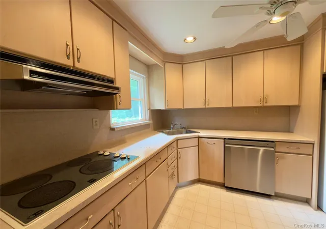 Photo 3 of Sale Pending at 10 Abbie Ln, Hyde Park, NY 12538 | MLS# 1016996 | Listing updated on 2026-08-07