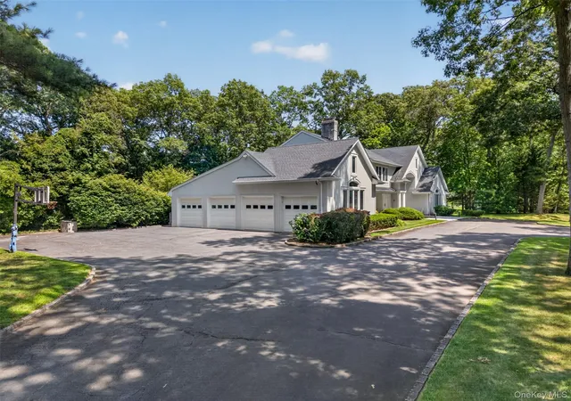 Photo 3 of Mansion for sale at 8 Victorian Ln, Oyster Bay, NY 11545 | MLS# 1017003 | Listing updated on 2026-09-19