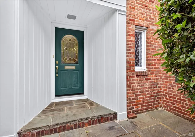 2nd image of 10 Ridge Dr, North Hempstead, NY 11050 | MLS# 1017018