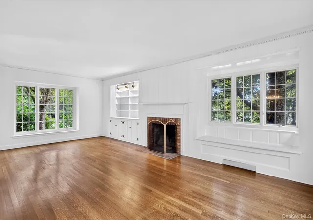 3rd image of 10 Ridge Dr, North Hempstead, NY 11050 | MLS# 1017018