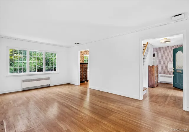 4th image of 10 Ridge Dr, North Hempstead, NY 11050 | MLS# 1017018