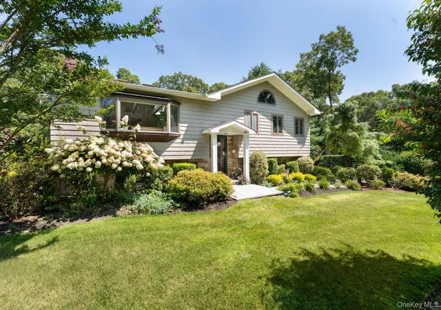 3rd image of 25 Brewster Ave, Smithtown, NY 11768 | MLS# 1017028