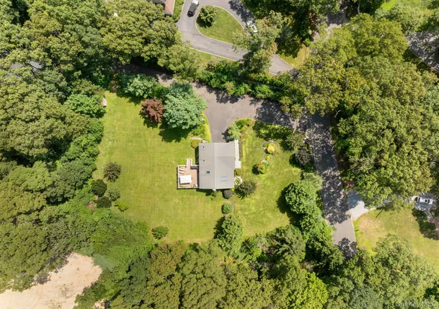 39th image of 25 Brewster Ave, Smithtown, NY 11768 | MLS# 1017028
