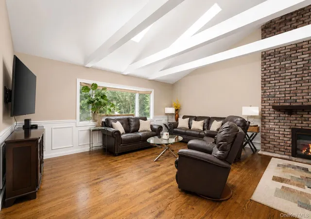 4th image of 25 Brewster Ave, Smithtown, NY 11768 | MLS# 1017028