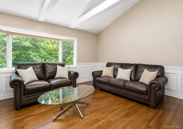5th image of 25 Brewster Ave, Smithtown, NY 11768 | MLS# 1017028