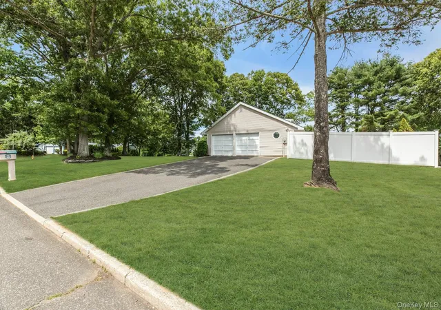 4th image of 23 Bently Ln, Brookhaven, NY 11790 | MLS# 1017039